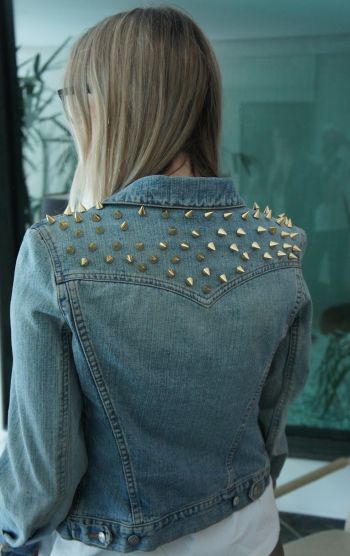 jaqueta jeans com spikes